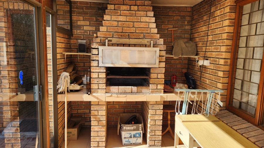 4 Bedroom Property for Sale in Bayview Western Cape